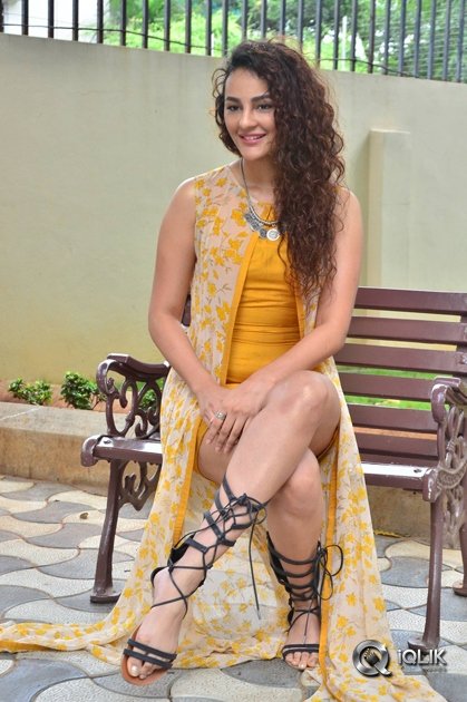 Seerat-Kapoor-At-Raju-Gari-Gadhi-2-Movie-Trailer-Launch